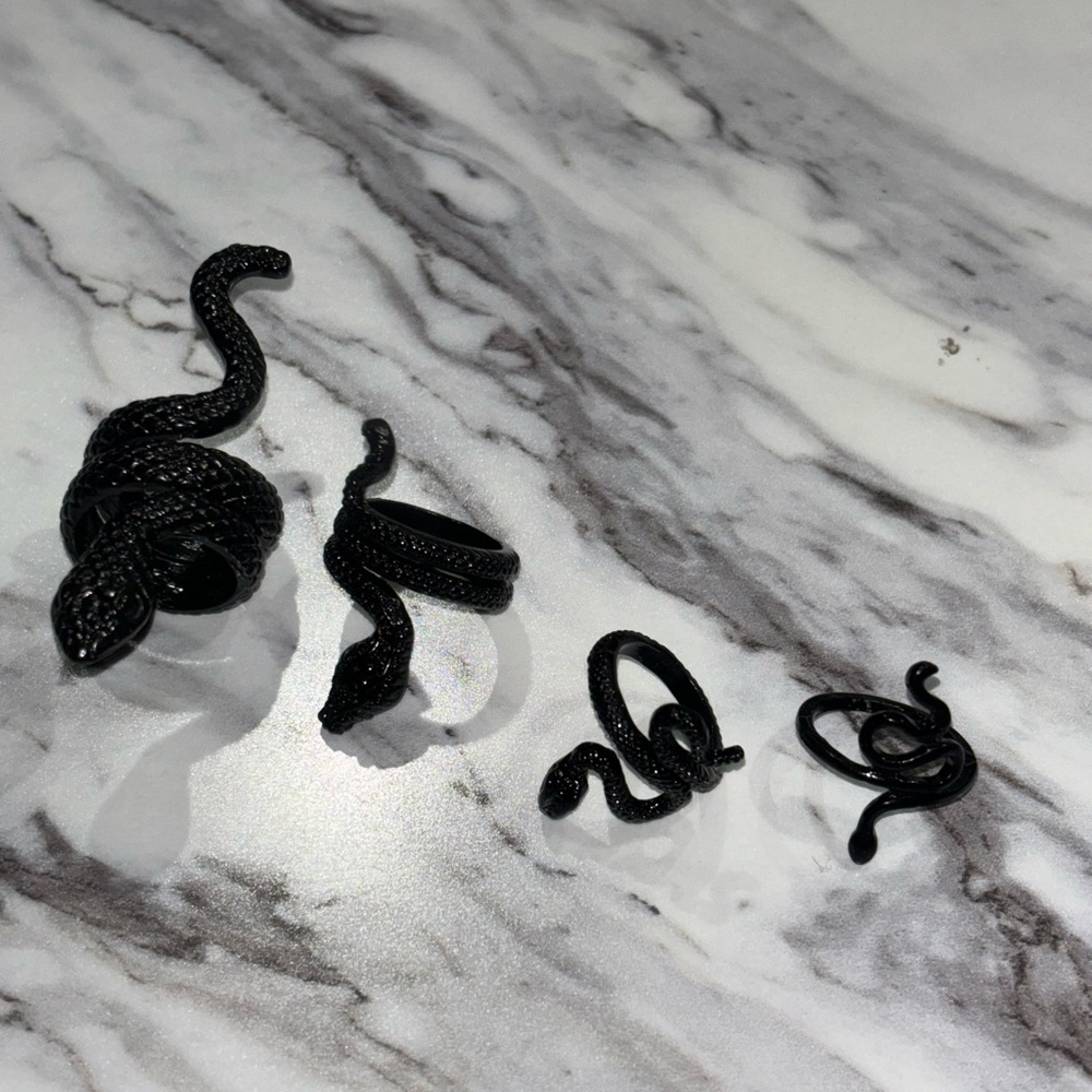 Black Snake Ring Set